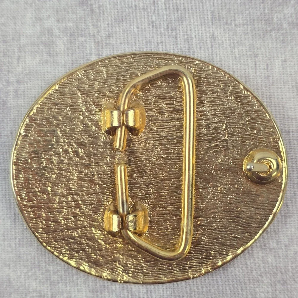 Metal Belt Buckle Gold Tone Oval Marijuana Design 2.5 X 2.75 Fits 1.5 Inch Belt - Picture 2 of 4
